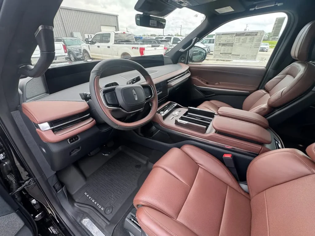 Lincoln Navigator cabin - MZ RIDE luxury car service on Long Island and NYC